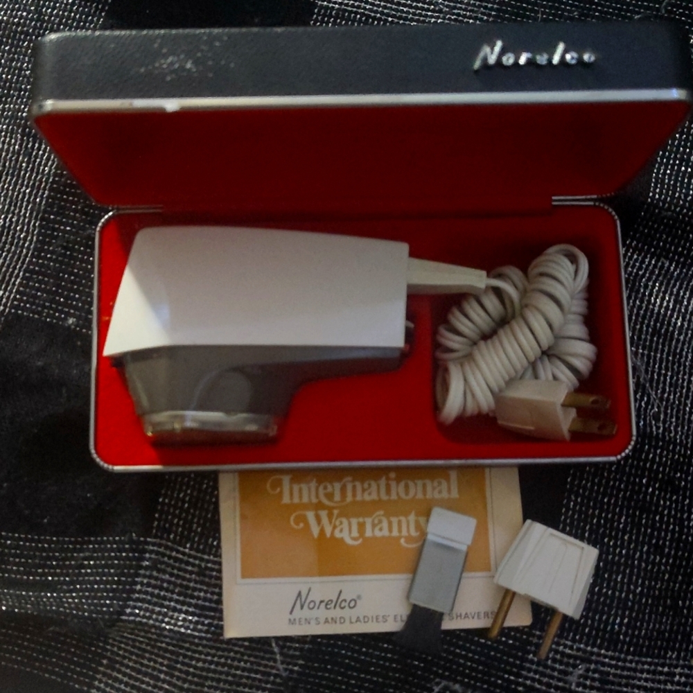 Norelco Tripleheader Razor Shaver with Case Dual Voltage Great Condition
